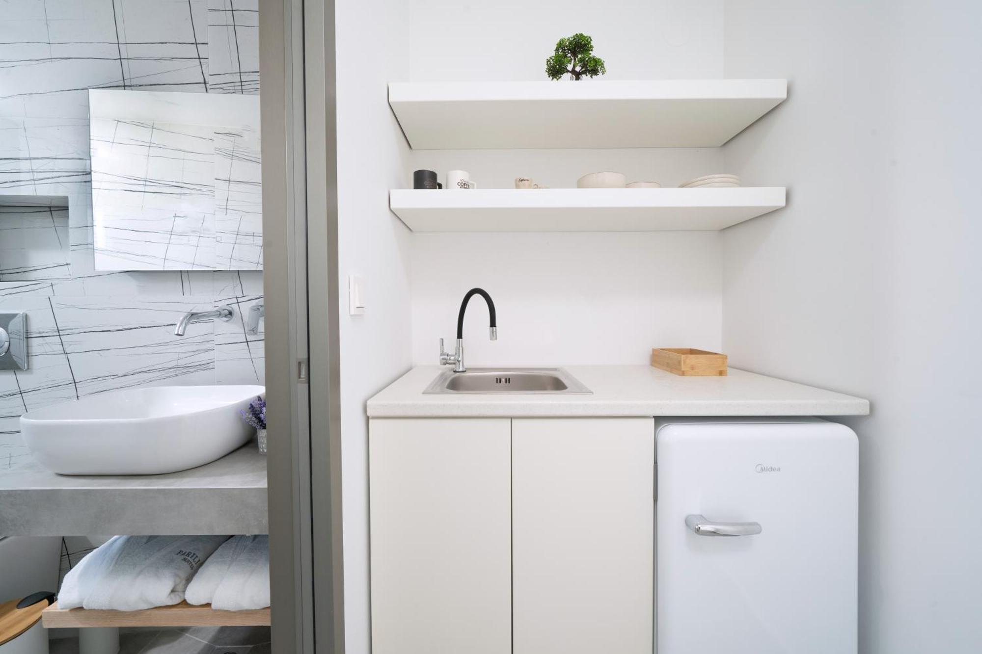 Parilion Suites Потос Екстериор снимка